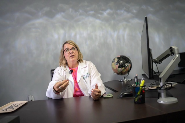 Inauguran laboratorio con tecnología finlandesa para detectar patógenos de garrapatas y pulgas