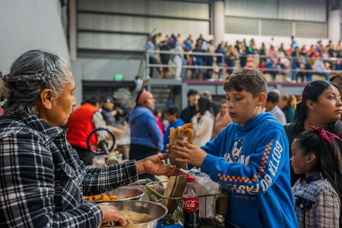 Organizan posada navideña en la Zona Norte con actividades recreativas para niñas y niños