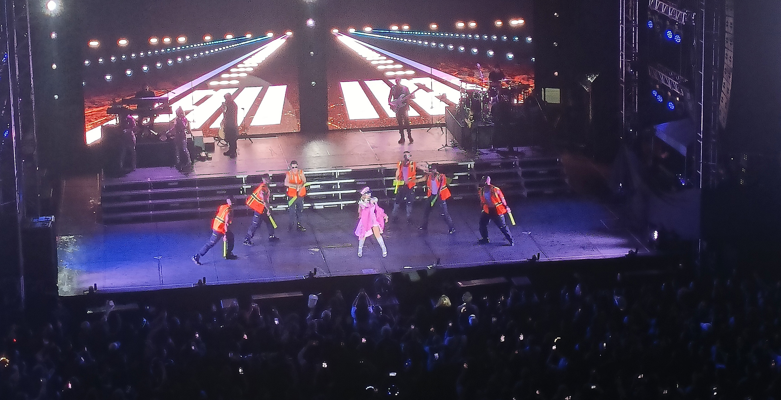 GLORIA TREVI DESPIDE SU GIRA MI SOUNDTRACK EN TIJUANA