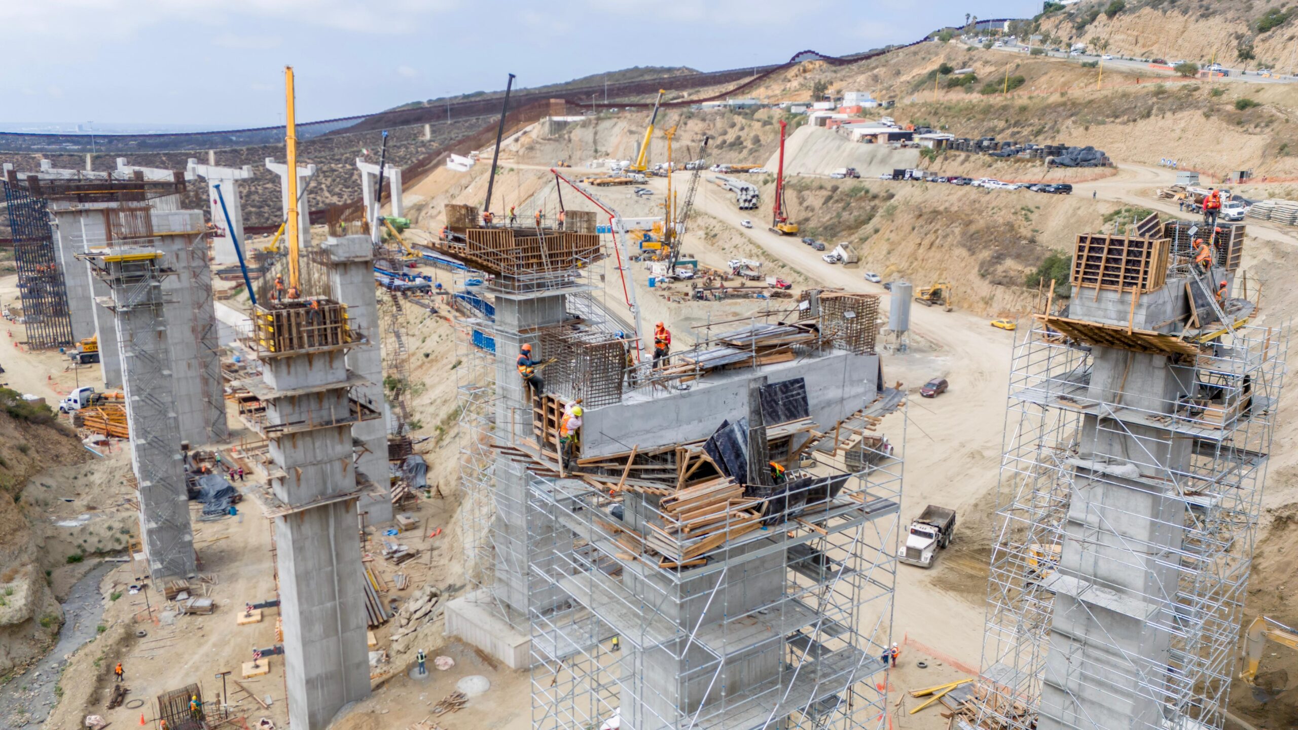 Avanza construcción del viaducto elevado