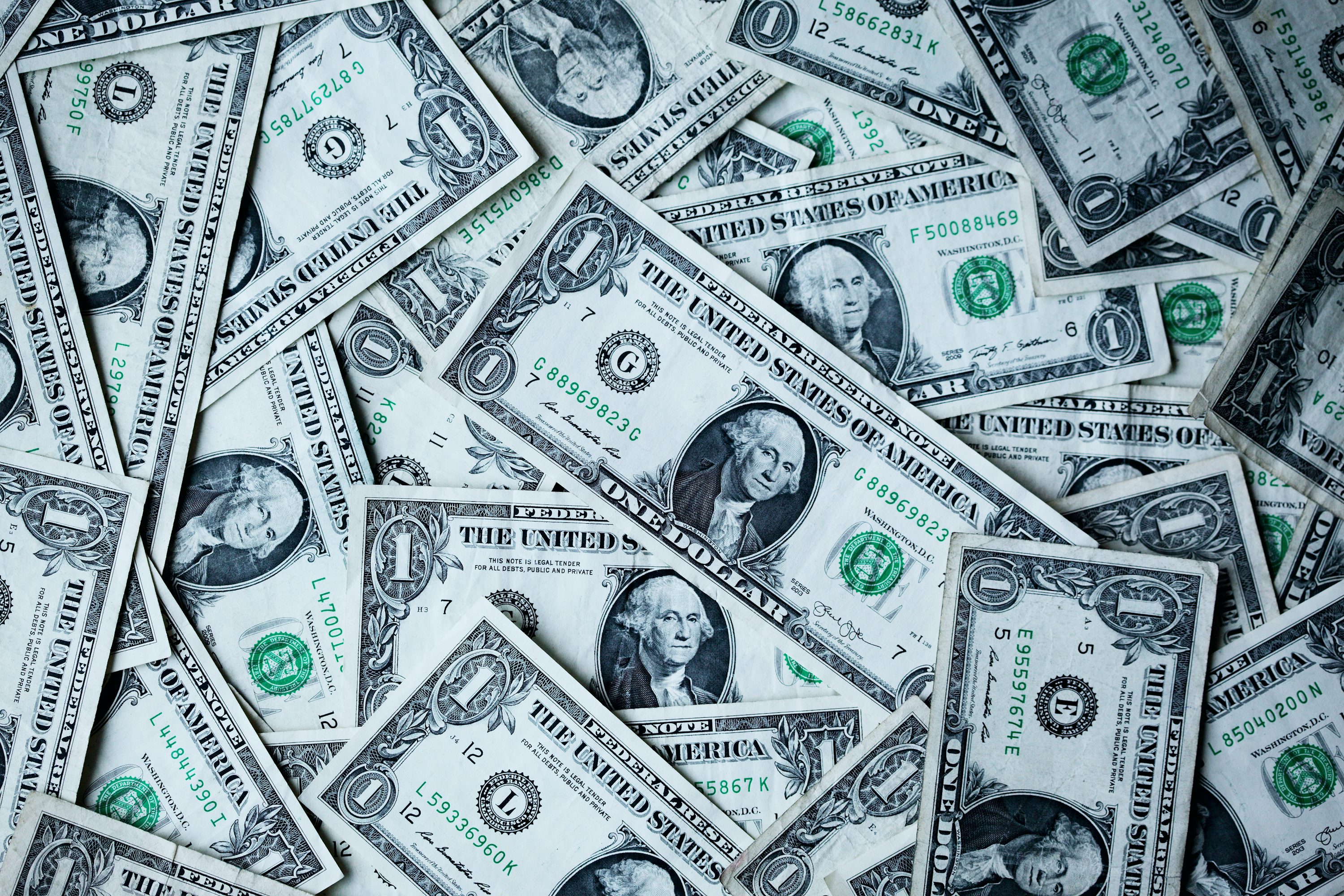 Dólar mantiene tendencia a la baja, esperan que llegue a 18 pesos